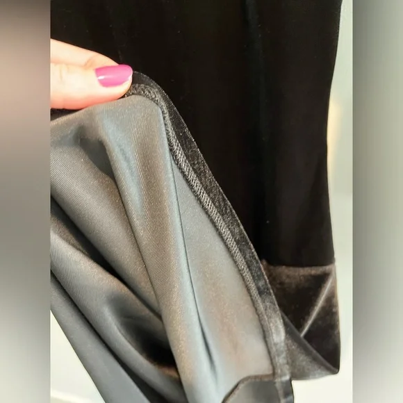 Black Velvet Long-Sleeve Midi Dress - Picture 11 of 14